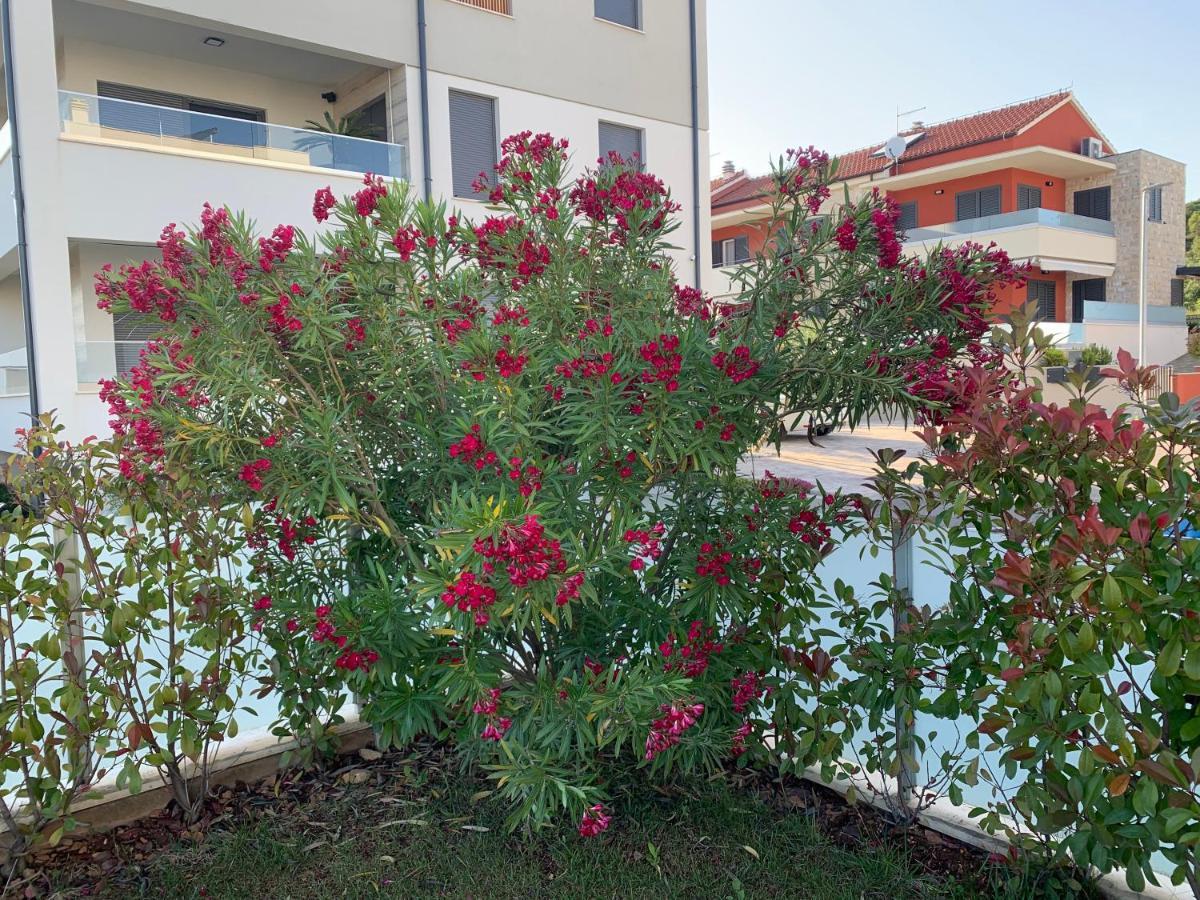 Villa Karen Vodice Grgurev Ante Kukure 93 Екстериор снимка